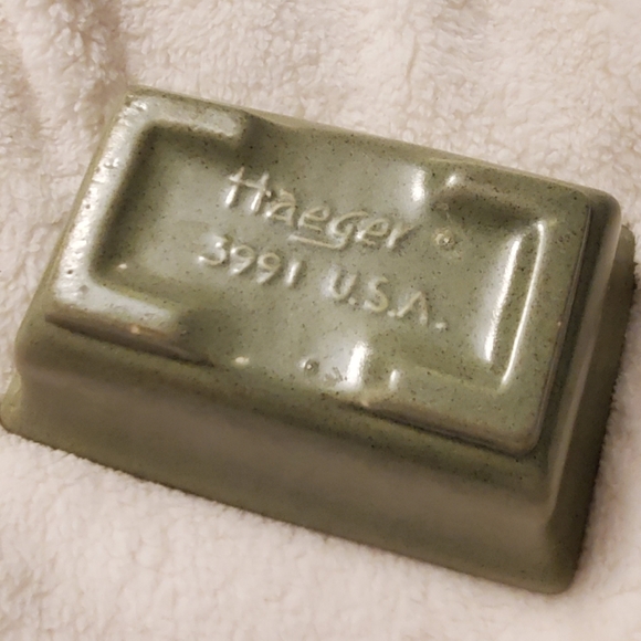 Vintage Haeger Speckled Olive Green Planter, #3991 - Picture 2 of 11